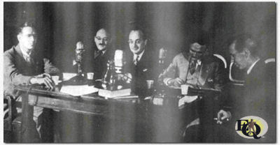 "Ellery Queen ontmoet de critici". Howard Haycraft, Ellery Queen (Frederic Dannay en Manfred B. Lee), Basil Davenport, en Granville Hicks.