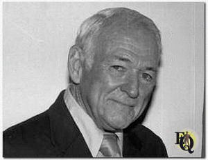 Boven rechts: William Gargan, op een meeting van vrijwilligers van de Amerikaanse kankervereniging in New Orleans te Baton Rouge. Ondanks keelchirugie in 1960, was Gargan de hoofdspreker op de meeting.