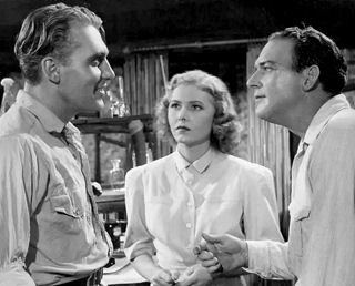 In Crime of Dr. Hallet (1938) speelden twee toekomstige Ellery Queens tegenover elkaar. Ralph Bellamy (L) in een discussie met William Gargan (R). Josephine Hutchinson kijkt toe.