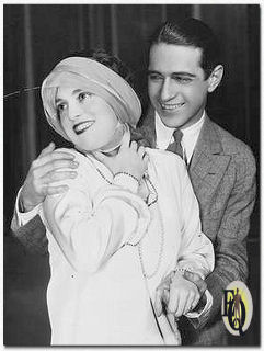 Madge Kennedy als Mary Hutton en Donn Cook als Jim Hutton in "Paris Bound".