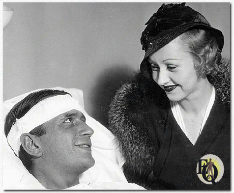 Evalyn Knapp bezoekt Donald Cook in ziekenhuis na auto-ongeluk