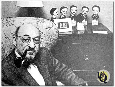 Fred met op de achtergrond de Raven en Edgars Awards (en de ingelijste Ellery Queen postzegel uit Nicaragua) in zijn huis in Larchmont (1973, met dank aan Santi Visalli).