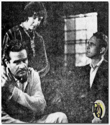 David Hooks, Paddy Croft en John Hillerman vertolken hoofdrollen in "The Burnt Flower Bed" van Ugo Betti. De voorstelling gaat woensdag in première voor een speelperiode van tien dagen in "Playhouse in the Park". (1964)