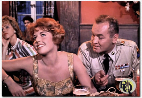 Arch Johnson, de uiterst charismatische maar ook licht naïeve Sergeant McGraw in "G.I. Blues" (Paramount, 18 aug 1960)