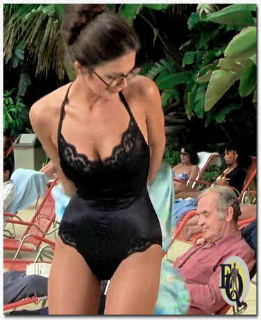 Lynda Carter in "Wonder Woman" ("Knockout", CBS, 14 okt. 1977) en, 'makkelijk te missen', Arch Johnson rechts van haar...