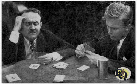 "The Ghost of Benjamin Sweet" (CBS, 1938) met Karl Swenson, een spin-off van de Columbia workshop episode 8 jan 1938. Elke uitzending was een compleet verhaal. Sommige personages kwamen echter in elk programma voor, waaronder de geest van Ben (rechts), gespeeld door Karl Swenson, en een van zijn vrienden, de geest van Theobald Tubbs, gespeeld door Ed Latimer. Het zijn vriendelijke spoken - Robin Hoods van de Andere Wereld, die werken met hun bovennatuurlijke krachten (sep 1938).