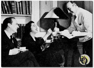  Gil (David Gothard) woonde samen met Helen (Julie Stevens) in een charmant wit huis in San Fernando Valley, niet ver van Hollywood, en worden er op hun wenken bediend door Bugsy (Ed Latimer) (1949).