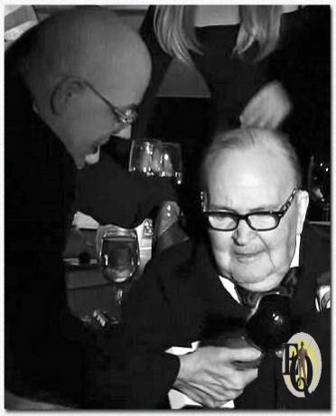 In 2018 bood de MWA William Link de Grand Master Edgar aan, Joseph Goodrich  overhandigt hem de prijs (L).