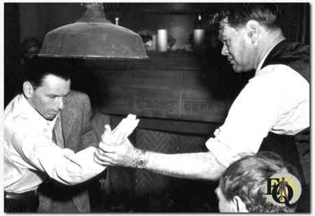 "The Man with the Golden Arm" (United Artists, 15 dec 1955) met Frank Sinatra (L).