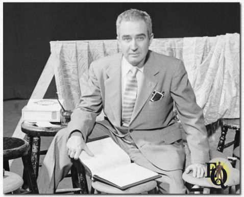 McCleery op de set tijdens de regie van The Lottery voor Fireside Theatre