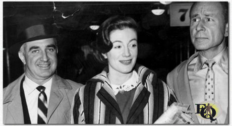 Lady Sarah Churchill, actrice en dochter van de voormalige Britse premier Sir Winston Churchill. Ze wordt afgebeeld op London Airport samen met producent Albert McCleery en Russel Birdwell, haar Public Relations Officer.