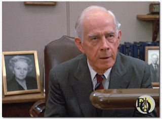 Morgan deed deze gimmick jaren later nog eens over in de film "Dragnet" (1987) (met een foto van hemzelf en Jack Webb aan de andere zijde)