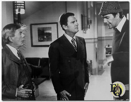 Bert Parks had een gastrol in een aflevering van de tv-serie Ellery Queen uit 1975, getiteld "The Adventure of Miss Aggie's Farewell Performance". Hier is hij te zien met David Wayne (Inspecteur Queen) en pratend met Jim Hutton (Ellery Queen).