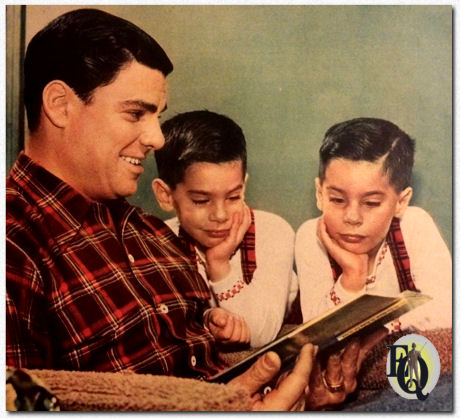 Bert leest voor voor zijn tweeling Jeffrey en Joel ("die met de moederplek")