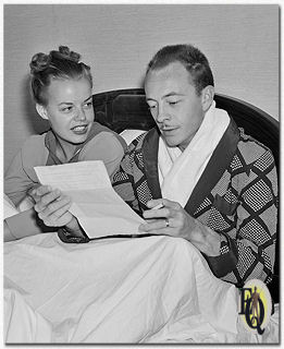 Na hun huwelijk in mei 1940 gingen Les en zijn vrouw Eileen Palmer in augustus 1940 op reis naar Hollywood. Eileen speelde de rol van mevrouw Benson in de soapserie "The Life of Mary Sothern" en verscheen later ook in "Lone Journey" en "Lonely Woman".