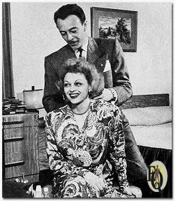 Het gebrek aan appartementen hield de Tremaynes tot voor kort in één kamer; daarom zijn feestjes in hun grote nieuwe woning zo leuk. (1948)