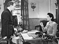 Mrs. Van Dorn (Gale Sondergaard) heeft het voorzien op Ellery Queen (William Gargan). In mysteriefilms is Sondergaard het meest bekend door de rol van het titelpersonage in "The Spider Woman" (1944), uit de Sherlock Holmes serie.