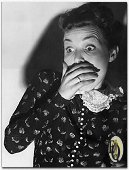 Marion Shockley, actrice speelt Nikki Porter in NBC's  "Ellery Queen". NBC foto is gemarkeerd 18/03/42 en bevat de tekst: "SCREAM TEST: screaming technique is part of the necessary equipment for Marion Shockley"