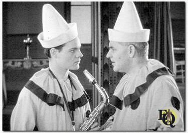 Eddie tegenover zijn vader in "Noisy Neighbors".