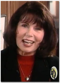  Als Nina Rhodes deed ze interviews voor een programma genaamd "Contact" (1999) (YouTube).