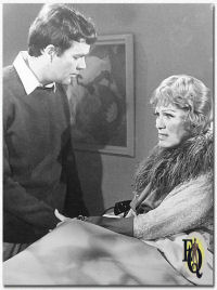 Jim Hutton met Eve Arden (Vera Bethune, Miss Aggie).