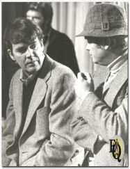 Jim Hutton met Gilbert Mallory (Troy Donahue) die de "Ellery Queen" in de epische verfilming wordt.