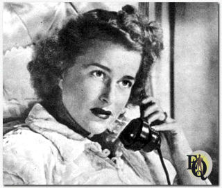 Gertrude Trudy Warner als Della Street in radio's "Perry Mason" (1945).