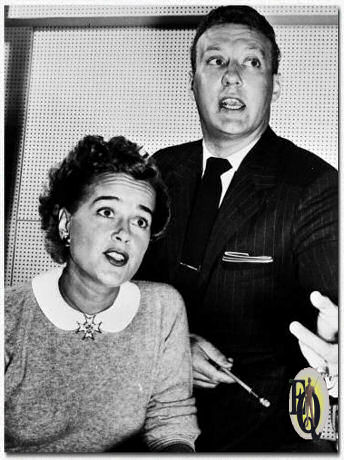 Gertrude Warner en Bret Morrison met een promotionele foto voor "The Shadow".